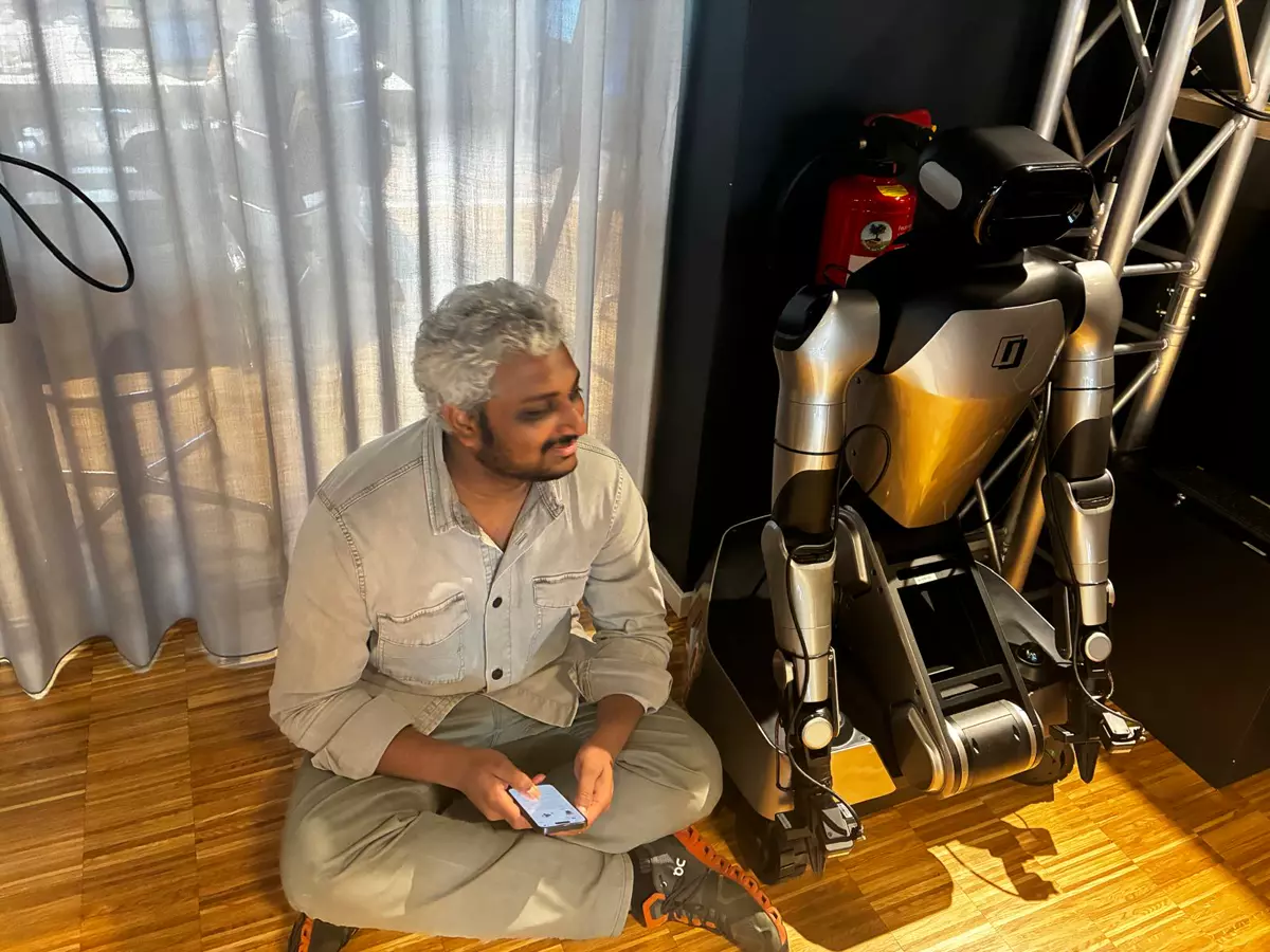 Showing off the Galaxea R1